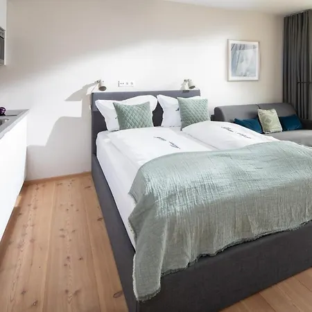 Glueck Apartment