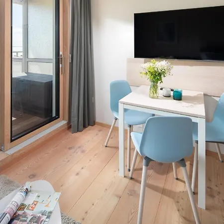 Glueck Apartment