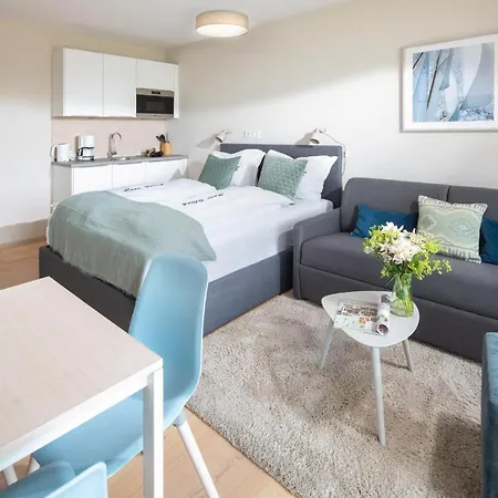 Glueck Apartment